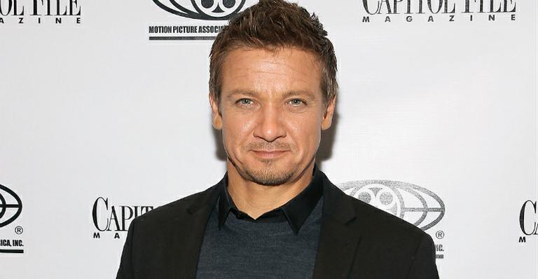Jeremy Renner, do filme Os Vingadores, se casa em segredo