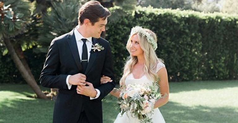 Ashley Tisdale conta o motivo de ter se casado em uma segunda-feira