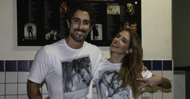 Deborah Secco e Marcos Mion estreiam peça em que vivem um casal apaixonado