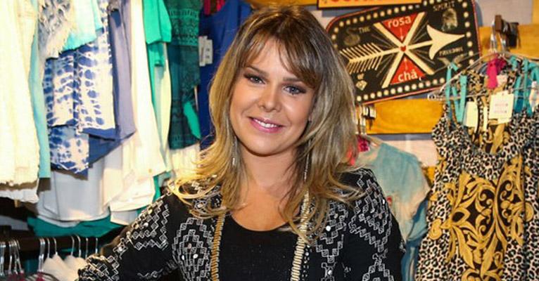Sarada! Fernanda Souza malha pesado no final de semana e se diverte