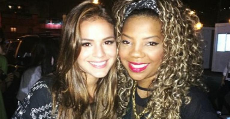 Solteira, Bruna Marquezine dança funk com Mc Ludmilla