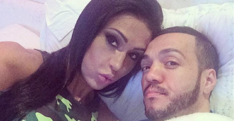 Gracyanne Barbosa fala sobre estado de saúde do cantor Belo