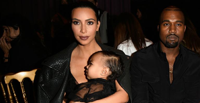 North West, filha de Kim Kardashian e Kanye West, usa fantasia de gambá no Halloween