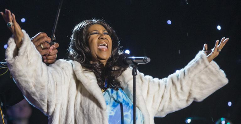 Aretha Franklin lança versão para hit de Adele. Ouça ‘Rolling in The Deep’!