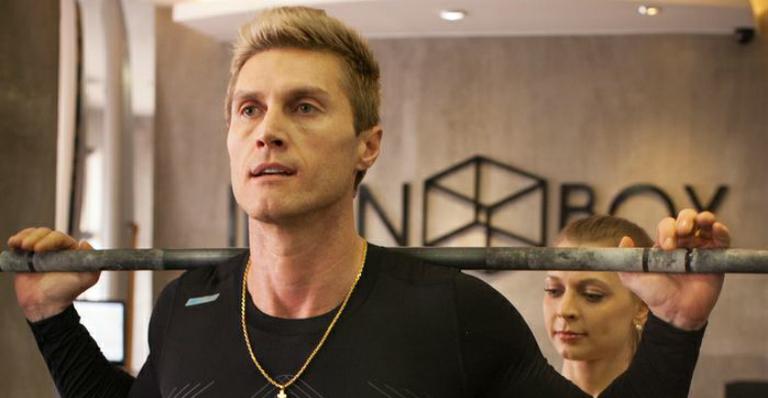 Aos 42 anos, André Segatti exibe boa forma em treino de crossfit