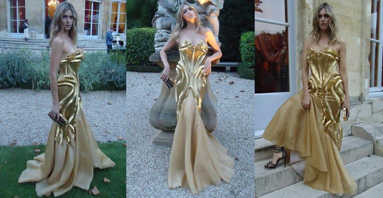 Fernanda Lima desfila com vestido-joia em Paris