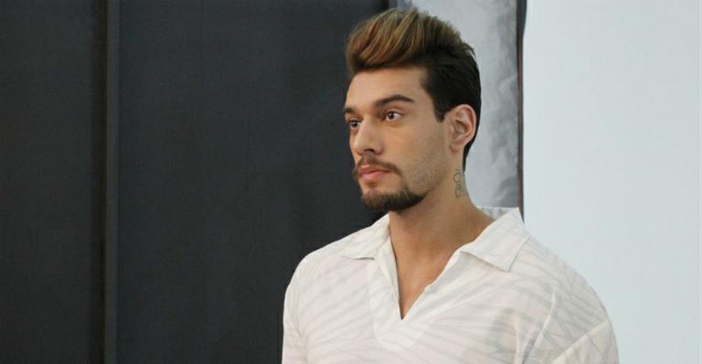 Lucas Lucco mostra cueca com estampa de cachorrinho: “Se rir, vou grilar”