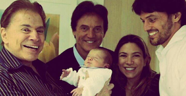 Silvio Santos ‘baba’ o netinho Pedro, filho de Patrícia Abravanel, em foto