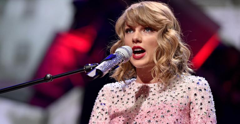 Taylor Swift canta ‘Someone Like You’, de Adele, com fã que tem leucemia