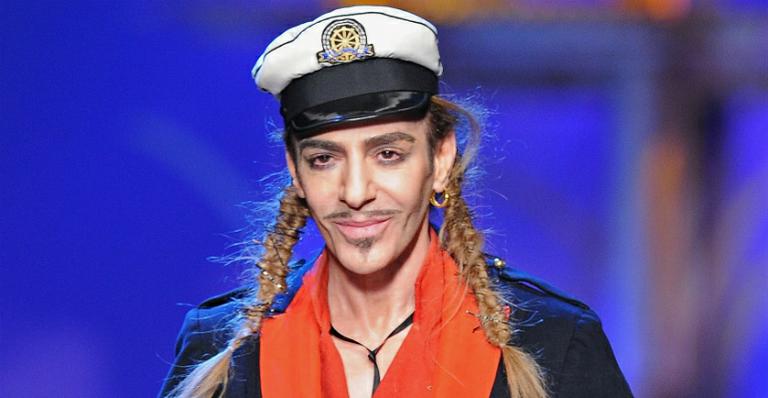 3 anos após sair da Dior, o estilista John Galliano assume posto na Margiela