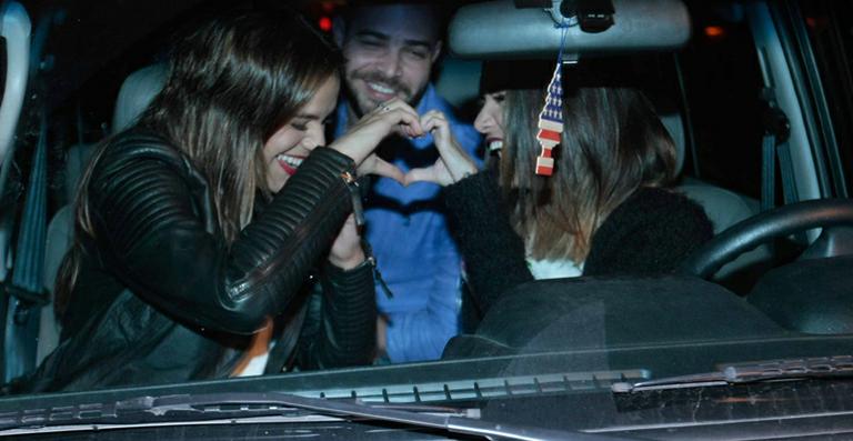 Bruna Marquezine e Manu Gavassi curtem noite juntas em São Paulo