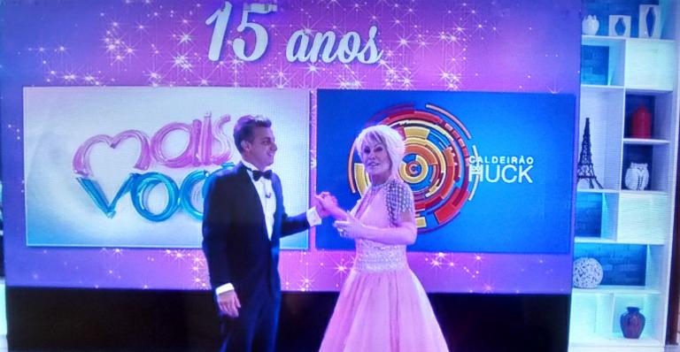 Luciano Huck dança valsa com Ana Maria Braga no ‘Mais Você’