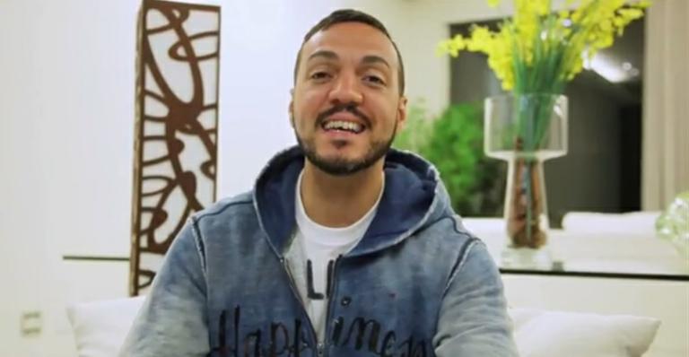 Em vídeo, Belo faz sua primeira aparição após crise de estafa