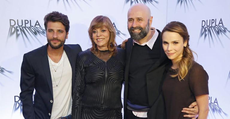 Glória Perez festeja 2ª temporada de ‘Dupla Identidade’
