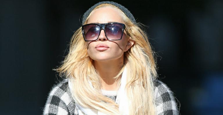 Após internação em clínicas psiquiátricas, Amanda Bynes deseja estudar psicologia