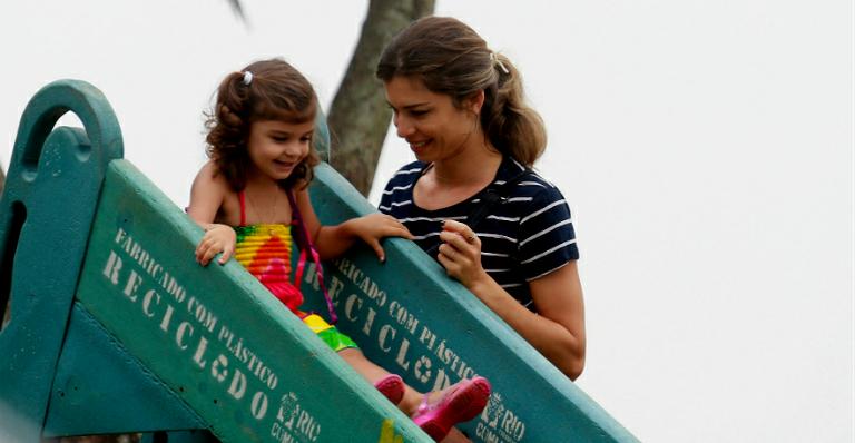 Mãe de Grazi Massafera fala da neta, Sofia