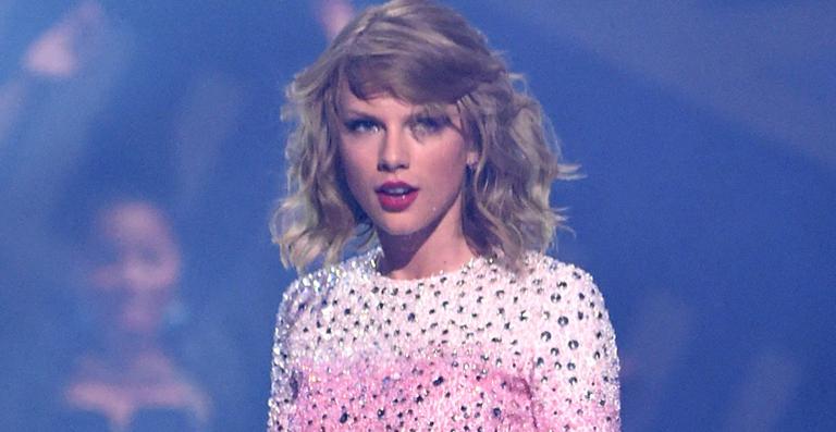 Stalker: Taylor Swift diz que persegue fãs e investiga a vida deles na internet