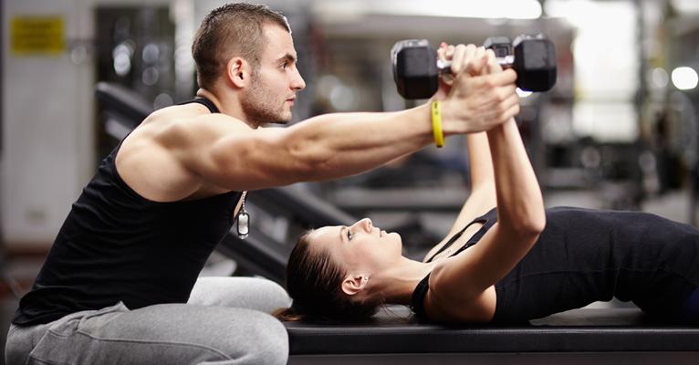 Saiba em 5 motivos por que é importante ter um personal trainer na hora de malhar