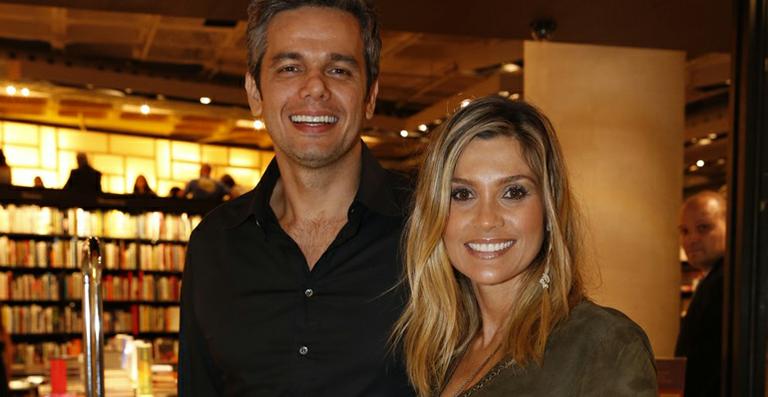 Flávia Alessandra completa 8 anos de casamento com Otaviano Costa