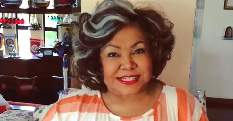Alcione estreia novo visual inspirado em ‘O Diabo Veste Prada’