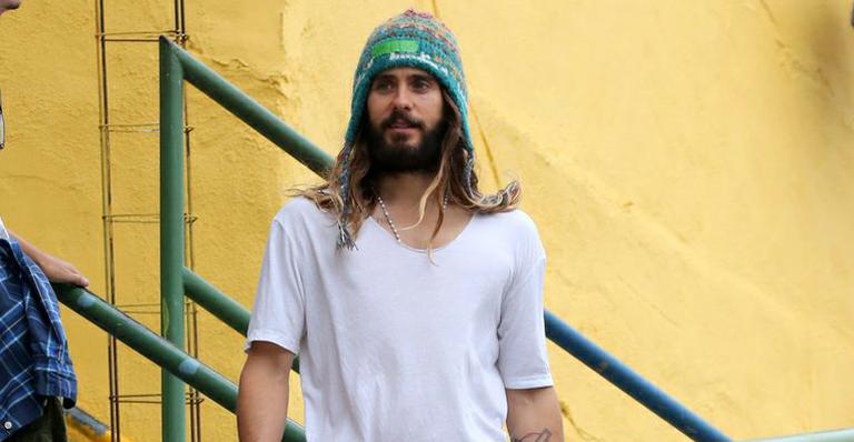 Jared Leto visita comunidade no Rio de Janeiro em dia livre