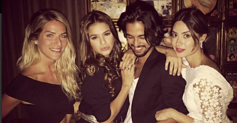 Bruna Marquezine curte festa com Thaila Ayala e Giovanna Ewbank