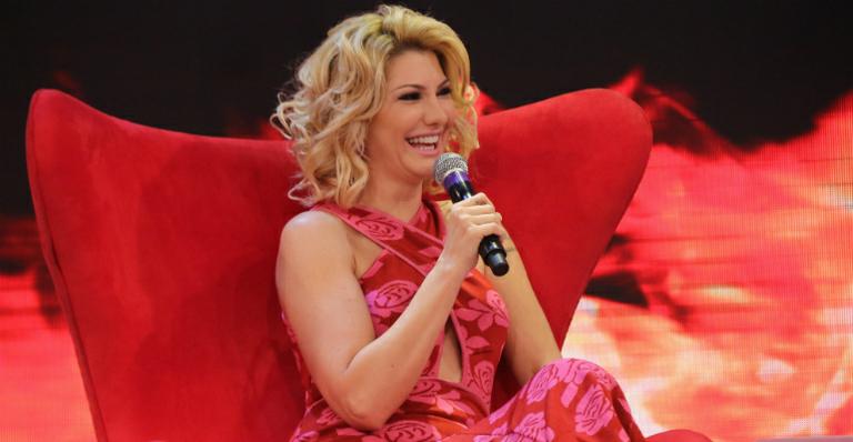 “Ele não tem culpa de ter mil mulheres no pé dele”, diz Antonia Fontenelle sobre Sheik