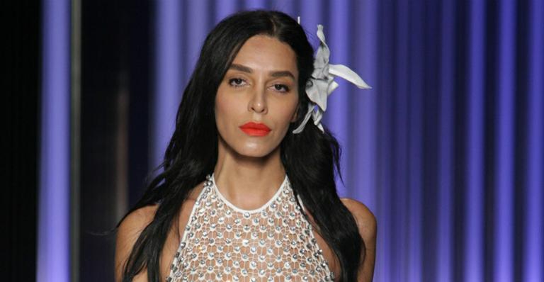 Lea T fala sobre mudança de sexo e não descarta ter uma namorada