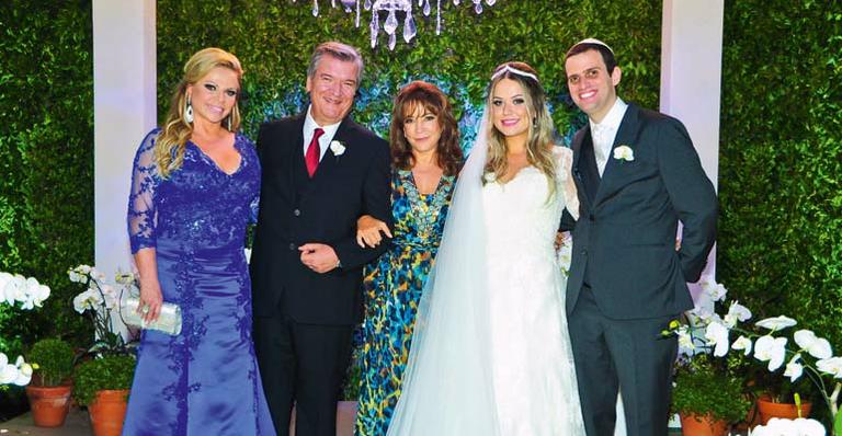 Íris Abravanel vai ao casamento da filha de Christina Rocha em São Paulo