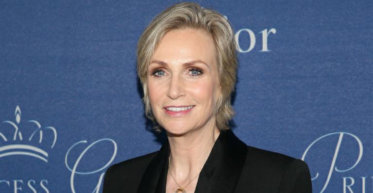 Jane Lynch, de Glee, assina divórcio e paga pensão milionária para ex