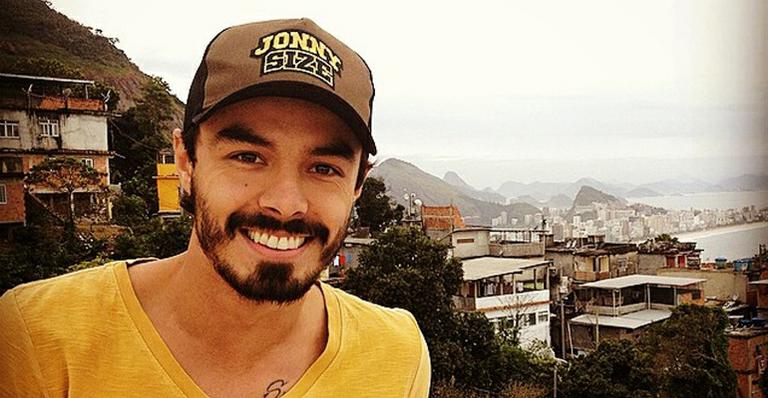Ator Kayo Perez grava cenas do longa ‘A Frente Fria que a Chuva Traz’ no Rio