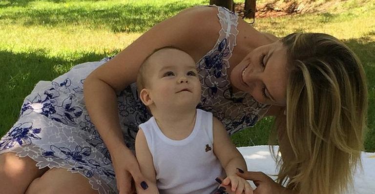 Ana Hickmann curte passeio com o filho: ‘Mamãe ama este menino’
