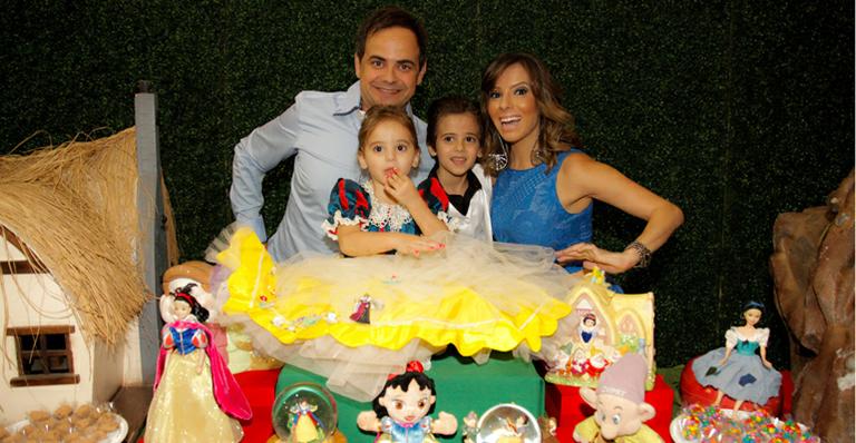 Márvio Lúcio, o Carioca do Pânico, festeja o aniversário dos filhos Nicolas e Lorena