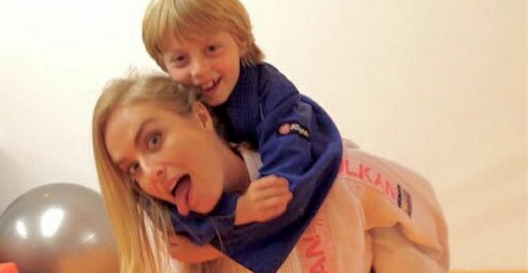 Angélica faz homenagem para o filho Benício: ‘Você me renova’