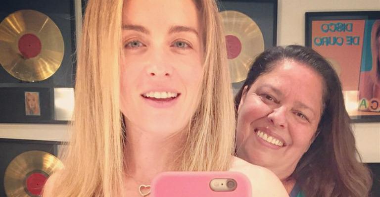 Angélica posta foto totalmente sem make e é elogiada