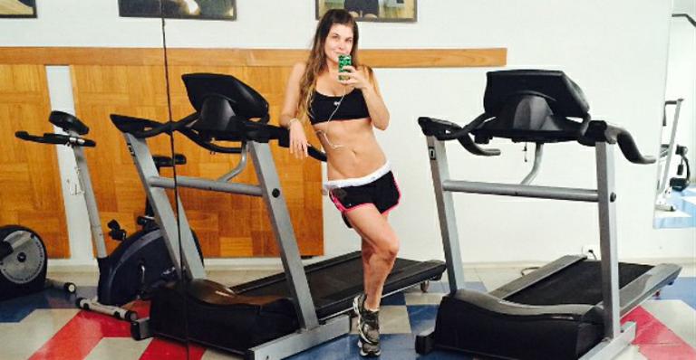 Cristiana Oliveira diz ter sido vítima de preconceito após foto com barriga sarada