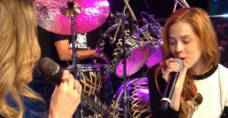 Sophia Abrahão e Claudia Leitte cantam juntas no palco do ‘Altas Horas’