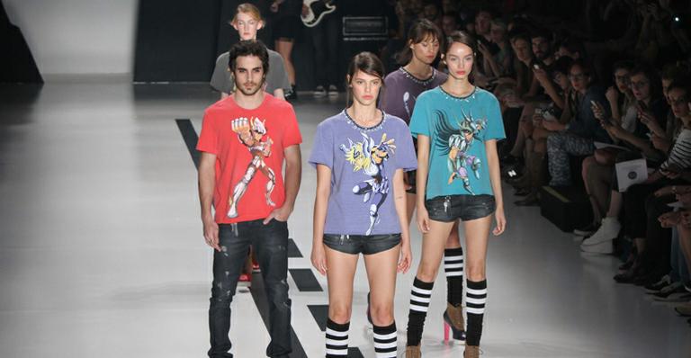 Fiuk e Laura Neiva desfilam no São Paulo Fashion Week