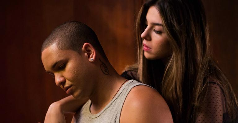 Giovanna Lancellotti participa de clipe do grupo Imaginasamba