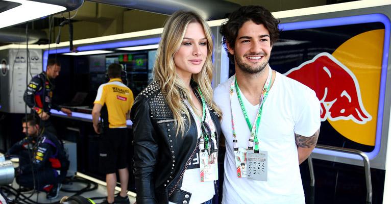 Alexandre Pato comemora a chegada das férias ao lado de Fiorella Mattheis