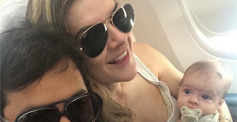 Mirella Santos mostra primeira viagem de avião da filha, Valentina