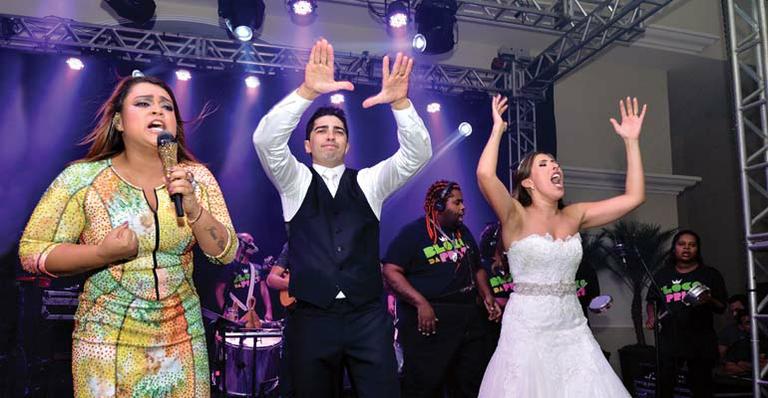 Preta Gil anima casamento Danielle de Jesus no Rio
