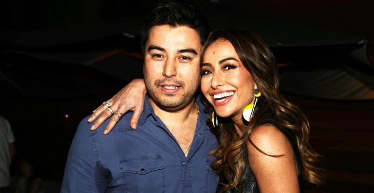 Sabrina Sato publica foto antiga ao lado do irmão