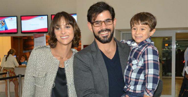 Juliano Cazarré comemora aniversário de casamento com Letícia