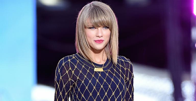 Taylor Swift surge quase irreconhecível em capa de revista