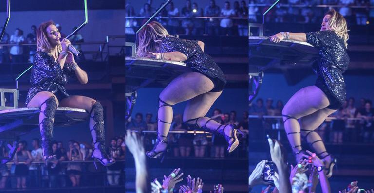 Valesca Popozuda se joga na plateia em show