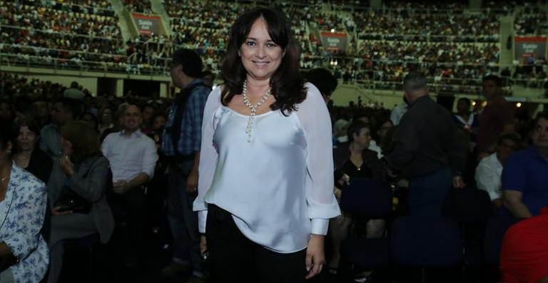 Afastada da mídia, Myrian Rios reaparece em show do seu ex-marido Roberto Carlos