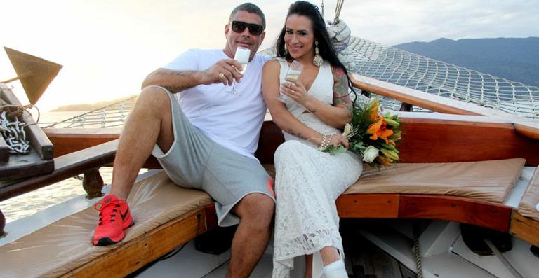 Alexandre Frota e Fabiana celebram o casamento em alto mar