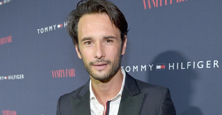Rodrigo Santoro aparece em trailer de filme com Antonio Banderas