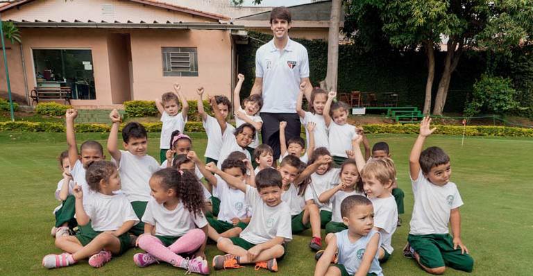 Recém-separado, Kaká participa de torneio feminino de golfe em São Paulo